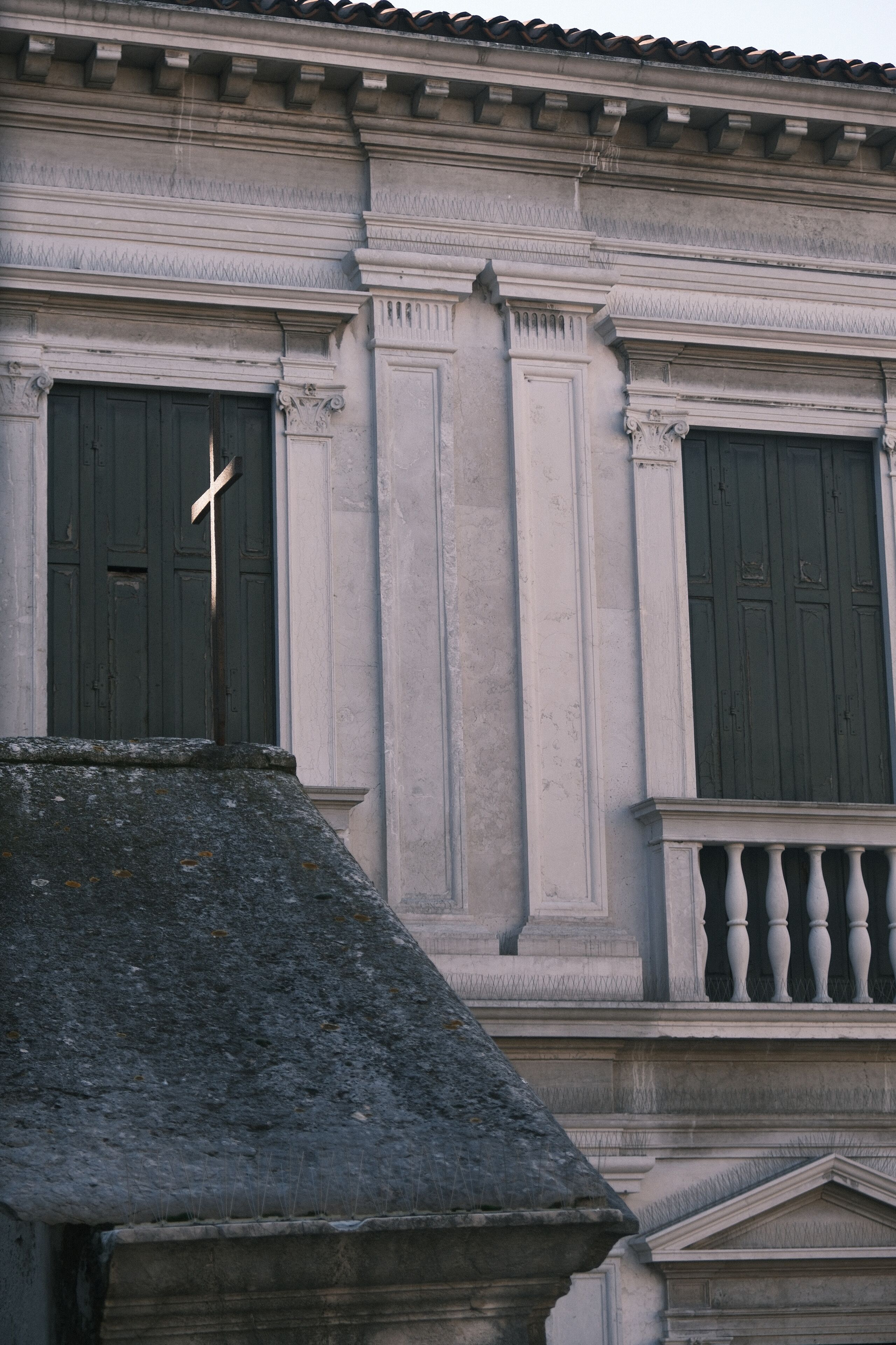 deluxe room, multiple beds, city view, tower | 1 bedroom, hypo-allergenic bedding, down duvets, memory-foam beds