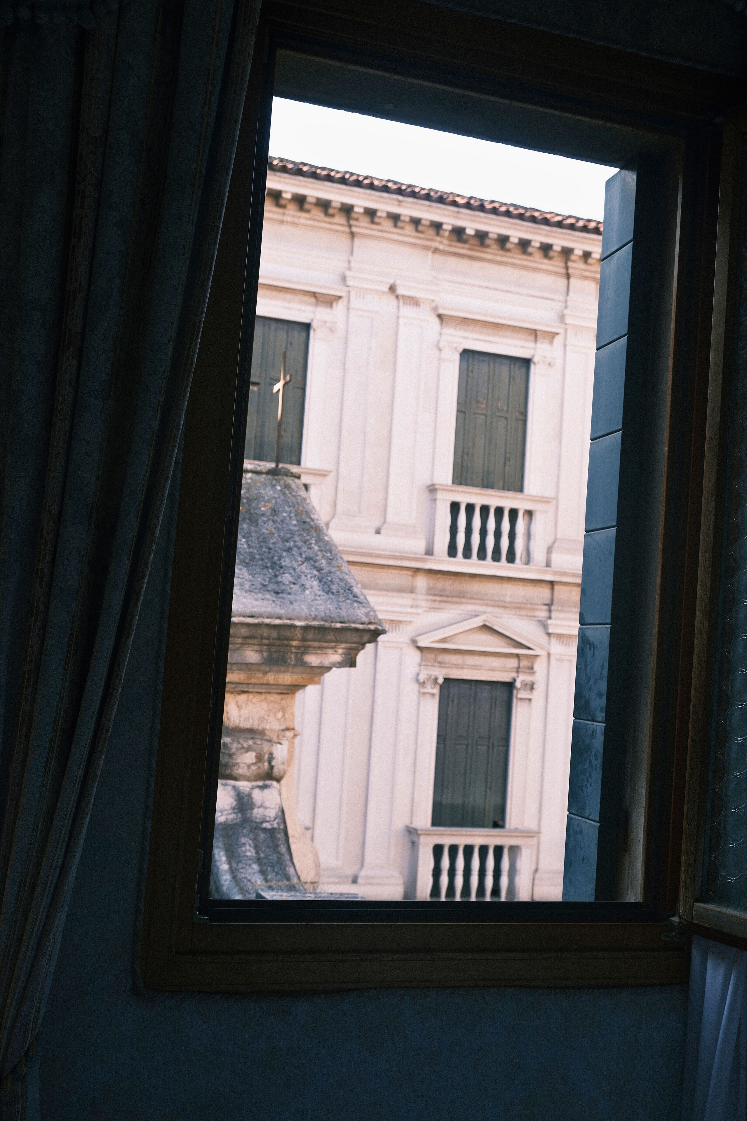 Comfort Single Room, City View, Tower | Hypo-allergenic bedding, down duvets, memory-foam beds, minibar