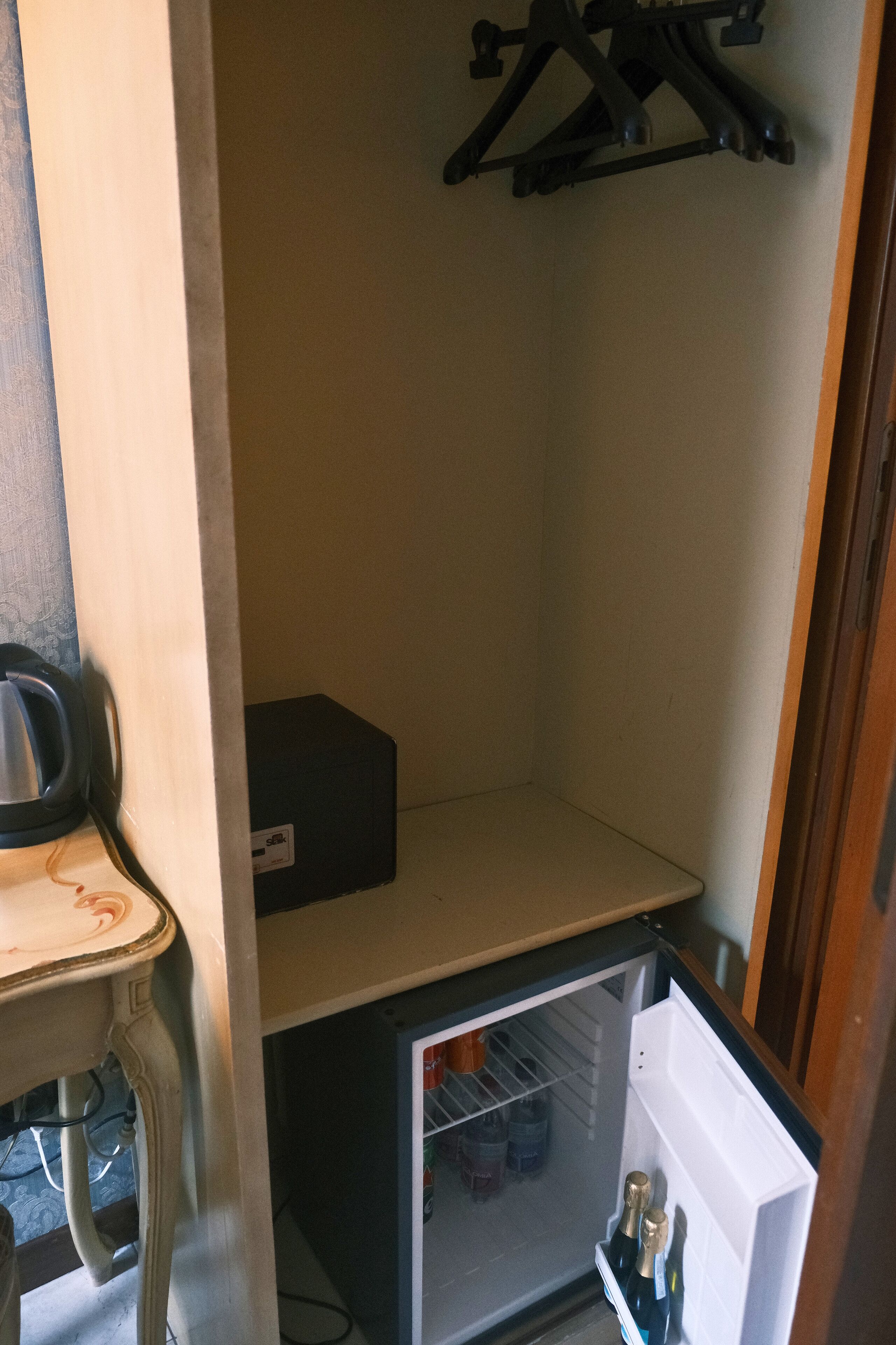 comfort single room, city view, tower | 1 bedroom, hypo-allergenic bedding, down duvets, memory-foam beds