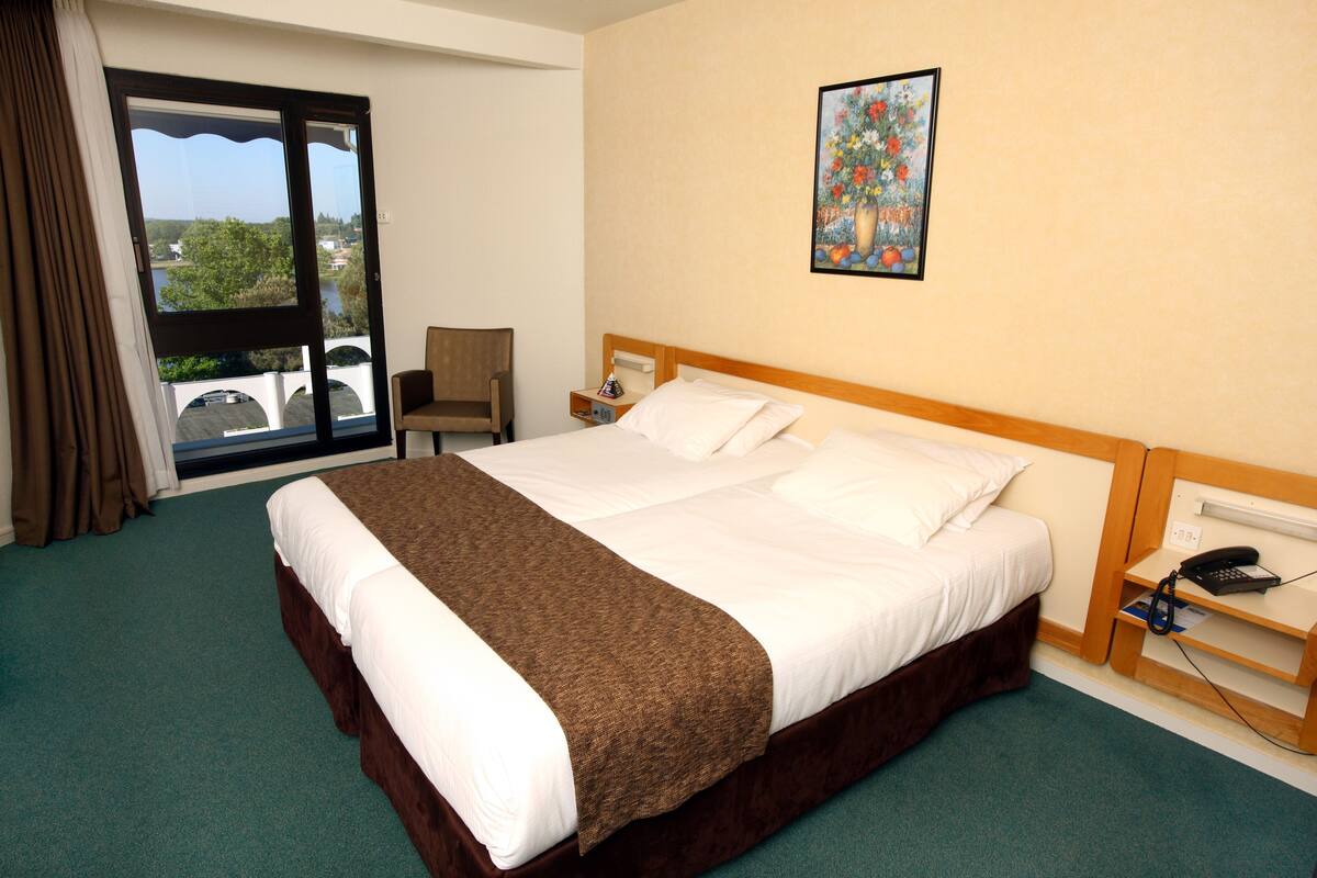 standard twin room | in-room safe, free cots/infant beds, rollaway beds, free wifi