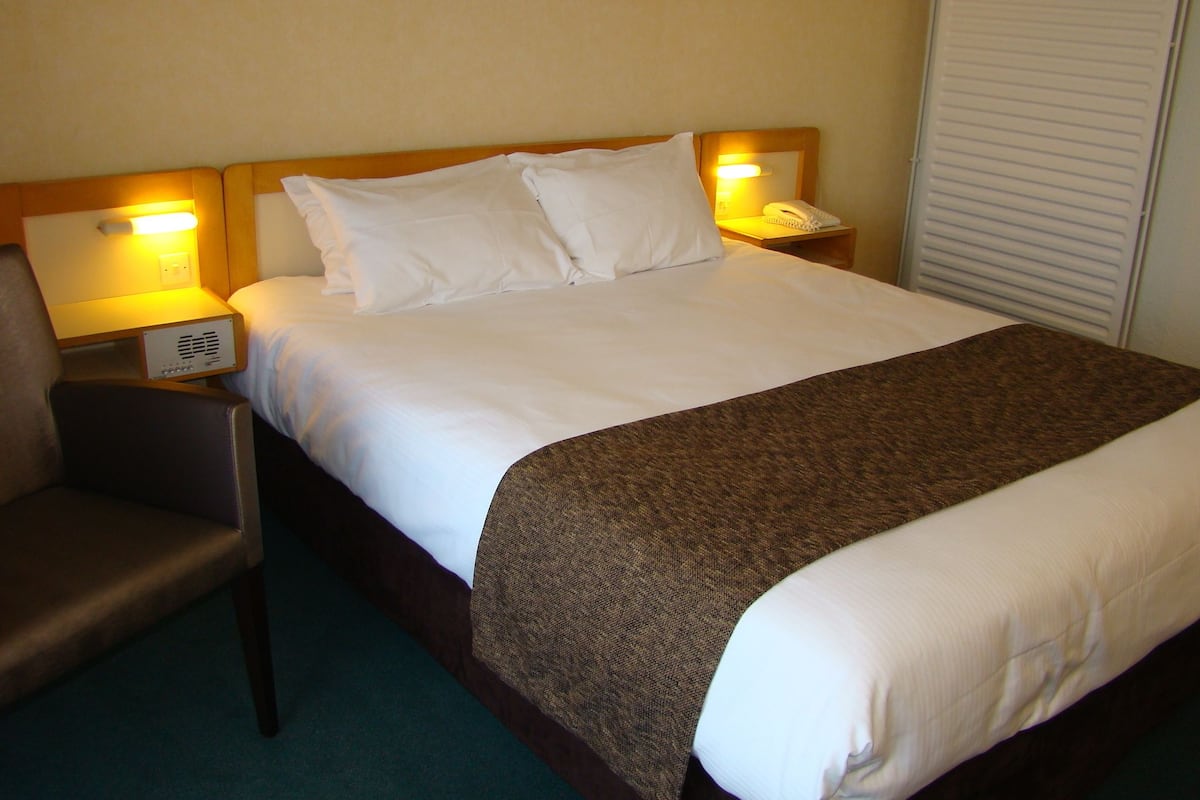standard single room | in-room safe, free cots/infant beds, rollaway beds, free wifi