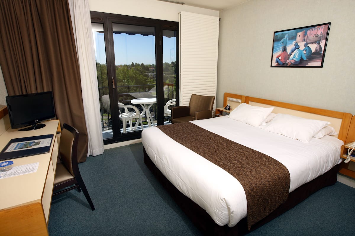 in-room safe, free cots/infant beds, rollaway beds, free wifi