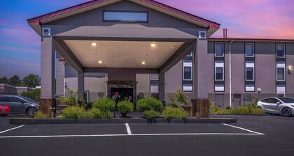 Red Roof Inn & Suites Clinton, MS