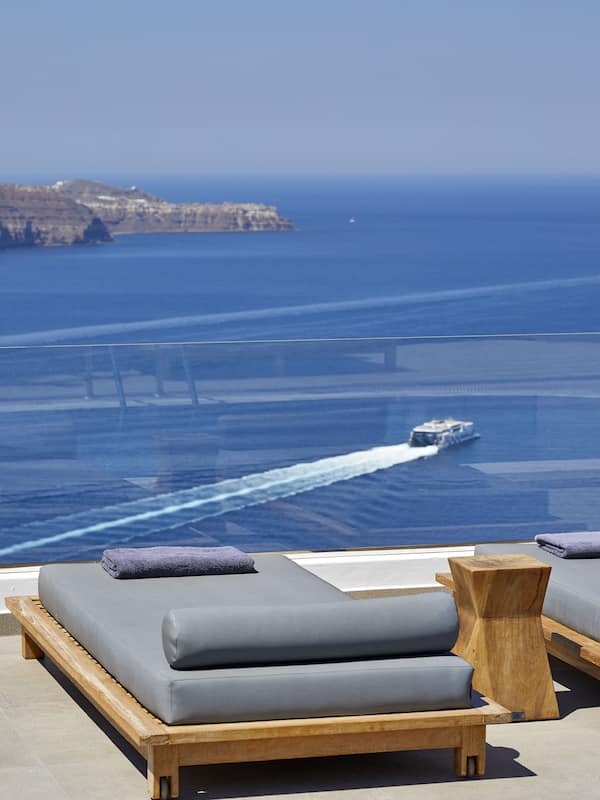 2 bedrooms, premium bedding, minibar, in-room safe