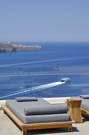 Premium bedding, minibar, in-room safe, individually decorated. Volcano View Hotel Santorini