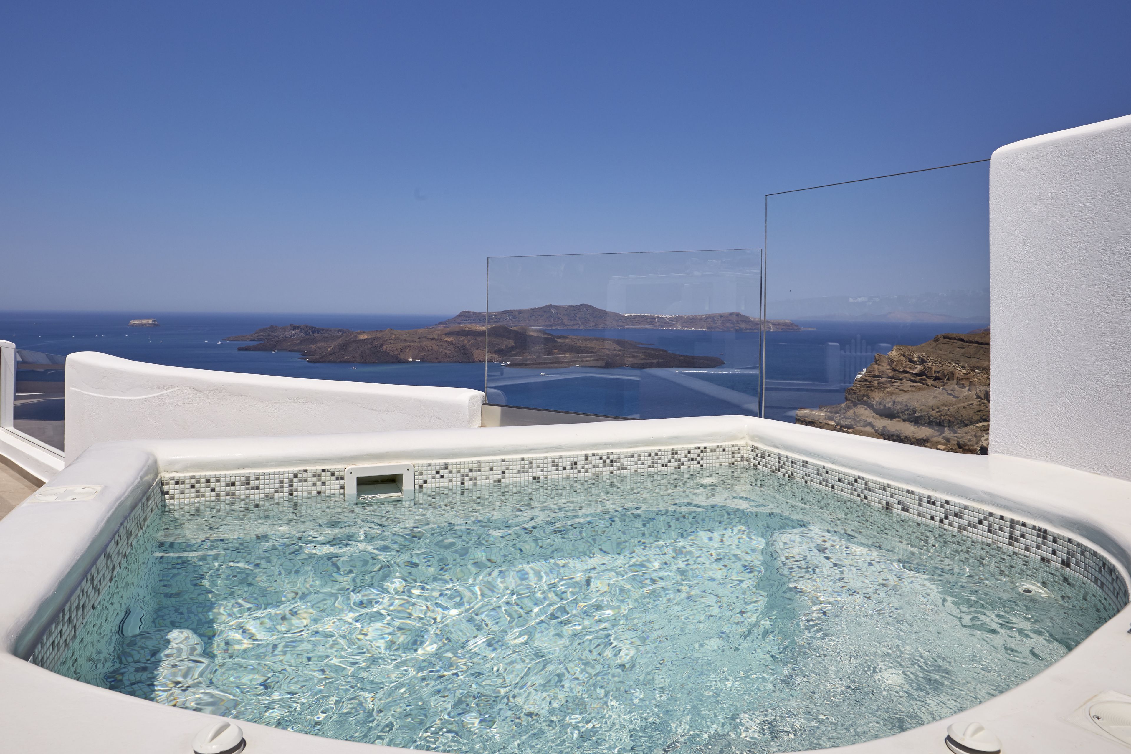 Villa, 2 soverom, privat basseng, sjøutsikt (Sapphire) | Sengetøy av topp kvalitet, minibar og safe på rommet