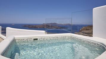 Villa, 2 soverom, privat basseng, sjøutsikt (Sapphire) | Sengetøy av topp kvalitet, minibar og safe på rommet