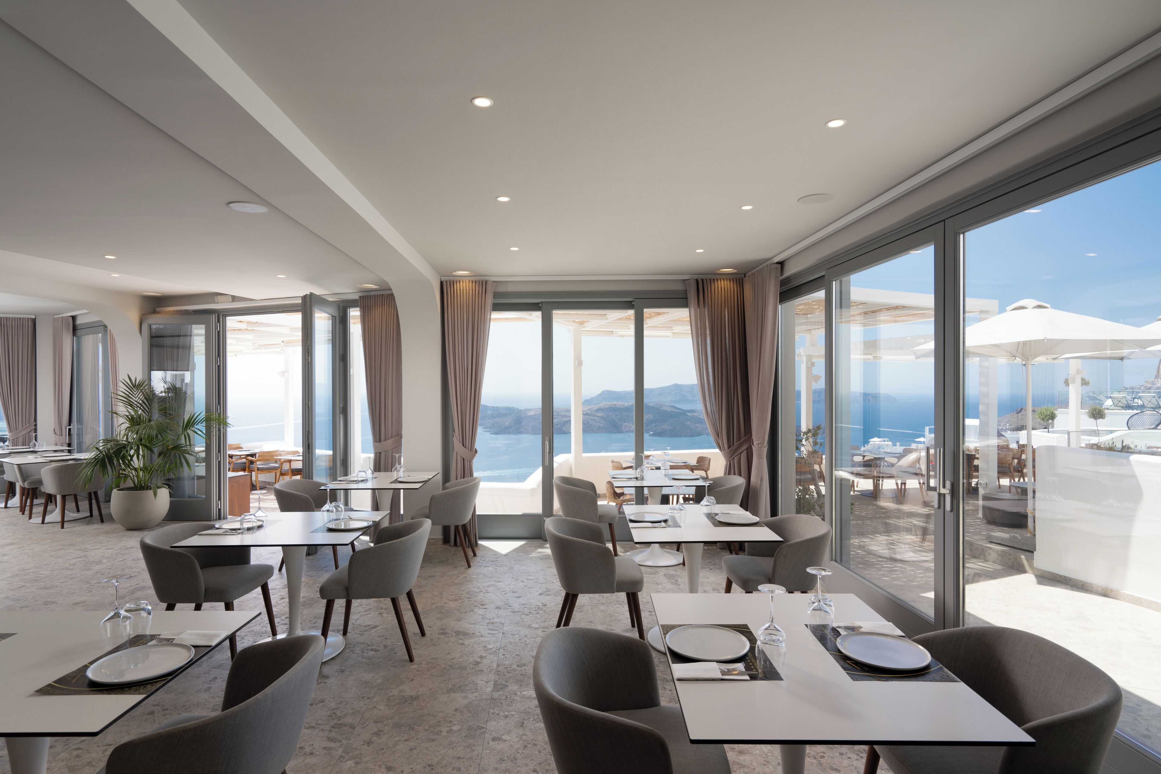 breakfast, lunch, dinner served; international cuisine, sea views