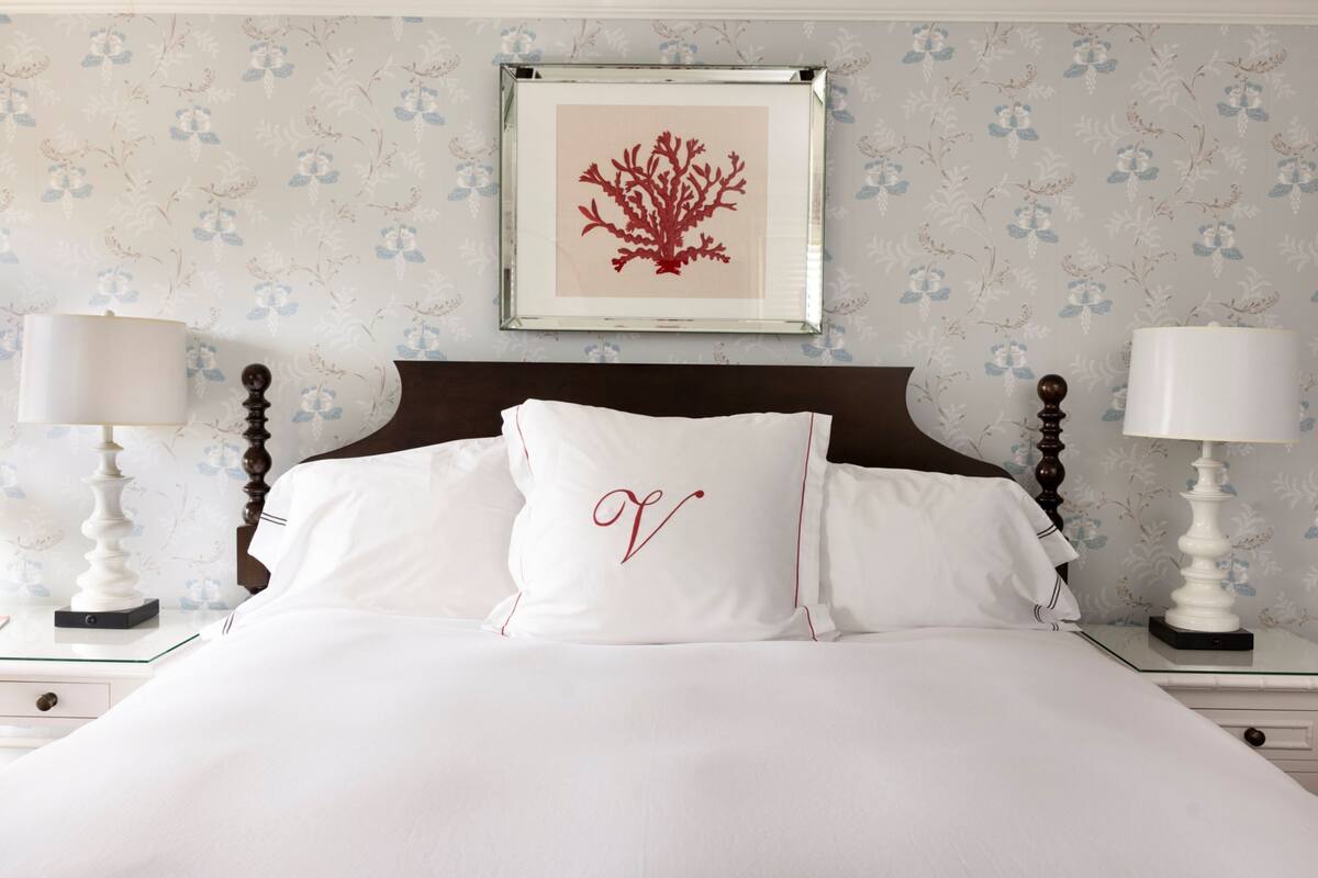 premium bedding, minibar, in-room safe, free wifi