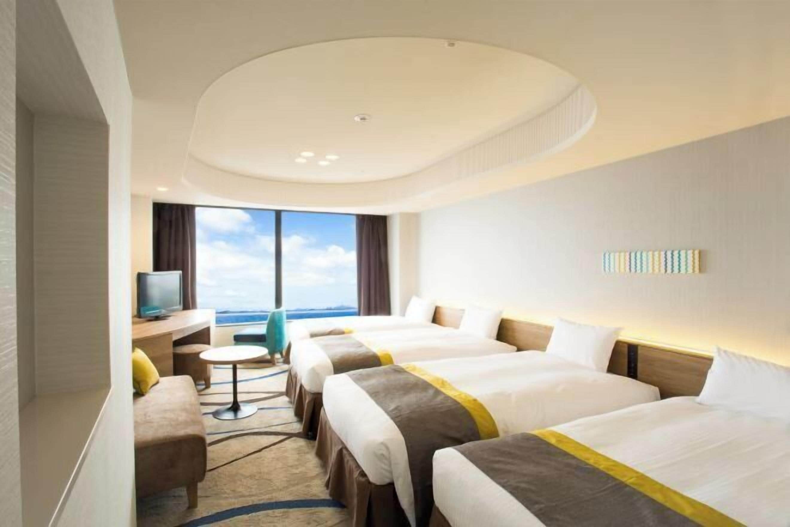 Premium bedding, in-room safe, desk, laptop workspace