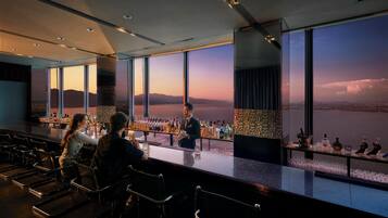 4 restaurants; breakfast, lunch, and dinner served