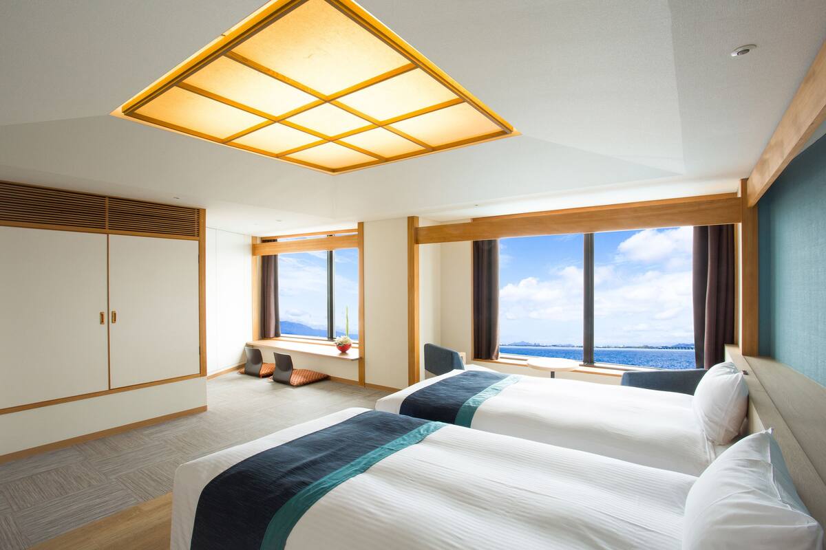 Premium bedding, in-room safe, desk, laptop workspace