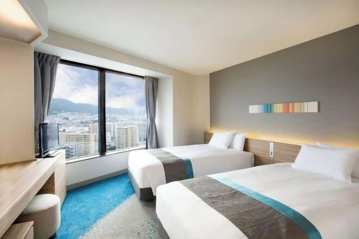 Premium bedding, in-room safe, desk, laptop workspace