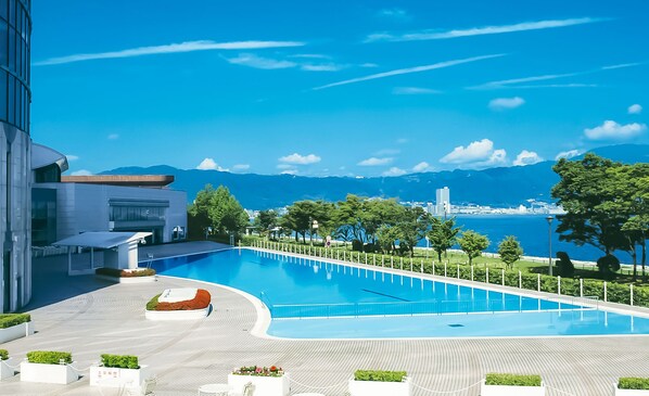 Außenpool (je nach Saison geöffnet)