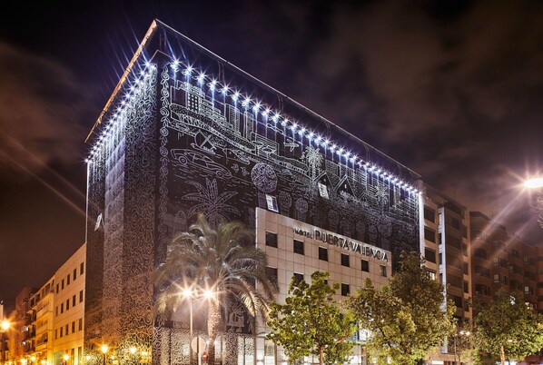 Façade de l’hébergement - soirée/nuit