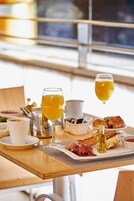 Buffet breakfast for a fee on weekdays