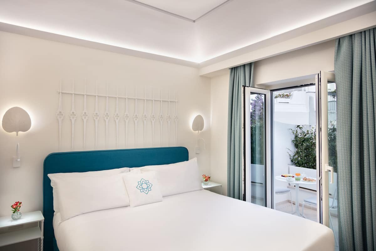 Whirlpool Patio Suite | 1 bedroom, premium bedding, memory foam beds, minibar