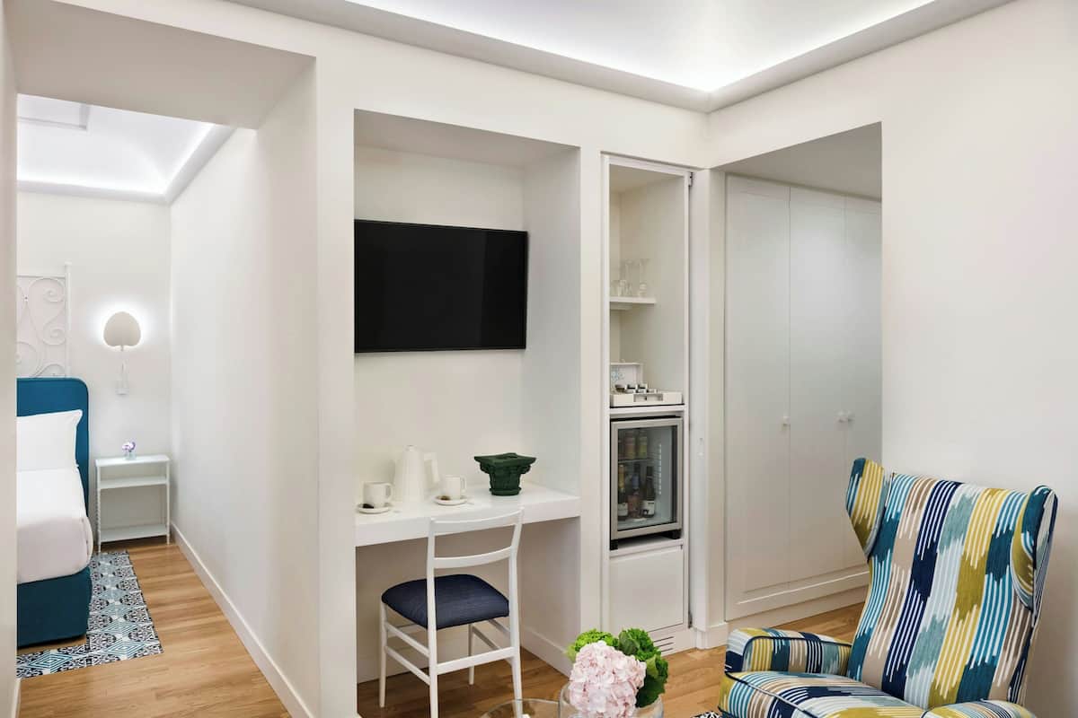 Suite, 1 King Bed, Non Smoking, Garden View (Terrace)