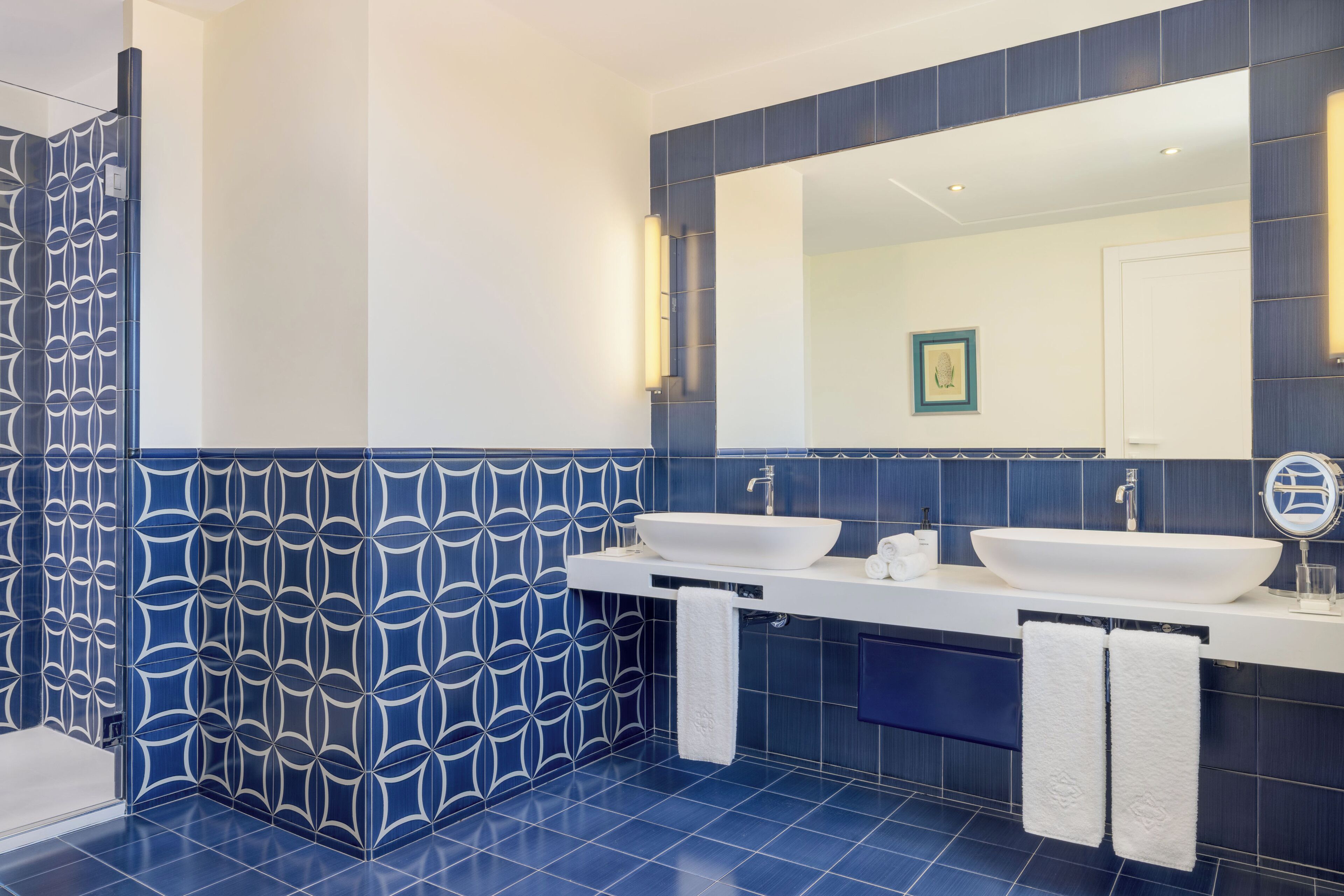 Junior Suite, 1 King Bed, Balcony, Sea View (Balcony) | Bathroom | Shower, rainfall showerhead, designer toiletries, hair dryer