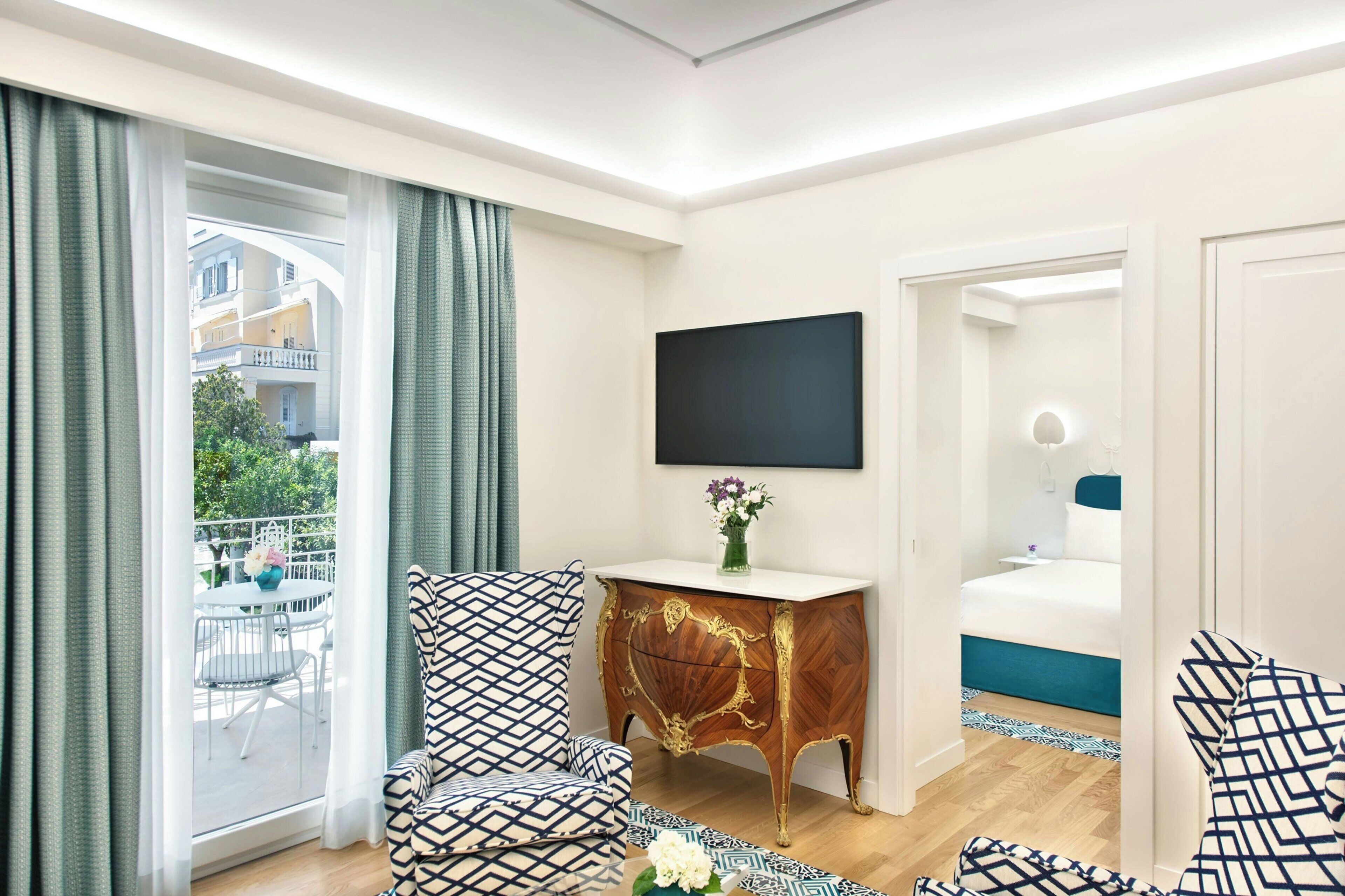 Suite, 1 slaapkamer, niet-roken, balkon | Luxe beddengoed, bedden met traagschuimmatrassen, een minibar