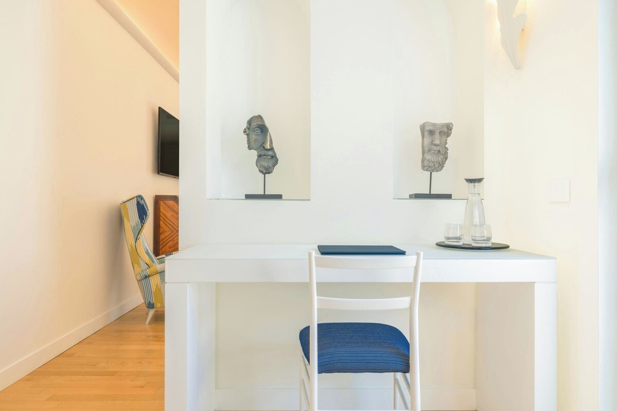 Junior suite, 1 slaapkamer | Luxe beddengoed, bedden met traagschuimmatrassen, een minibar
