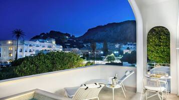 Junior Suite, 1 King Bed, Non Smoking, Garden View | Pool