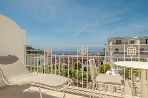 Deluxe kamer, 1 kingsize bed, balkon, uitzicht op zee (Balcony) | Uitzicht vanuit de kamer