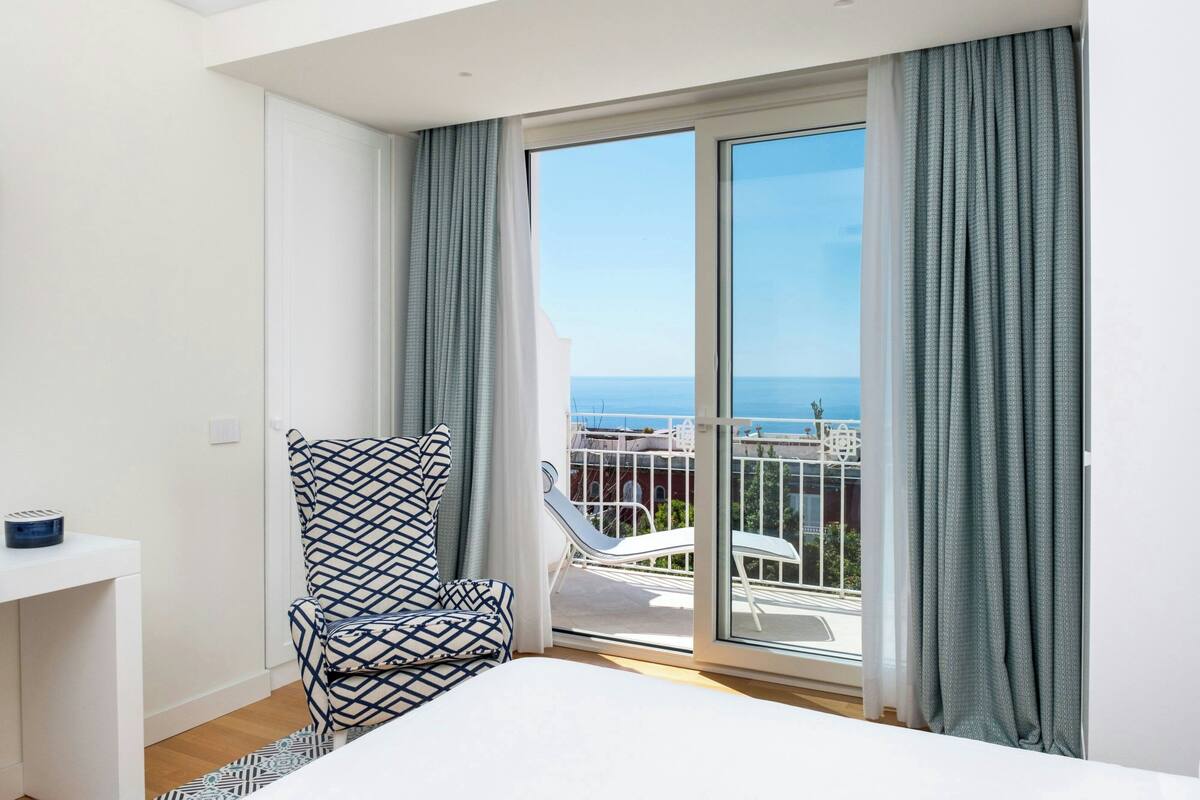 Habitación Deluxe, 1 cama de matrimonio grande, no fumadores, vistas al mar (Balcony) | Ropa de cama de alta calidad, colchones viscoelásticos, minibar