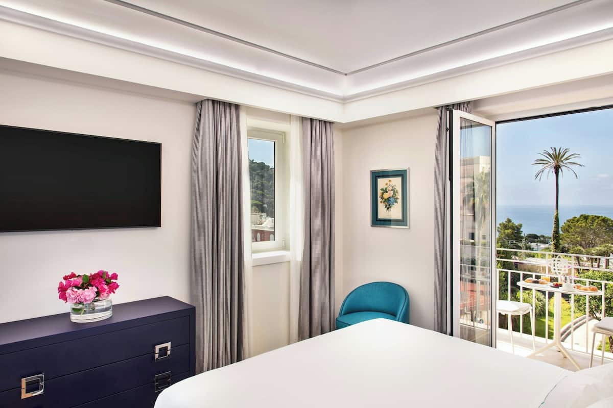 Literie de qualité supérieure, matelas mémoire de forme, minibar