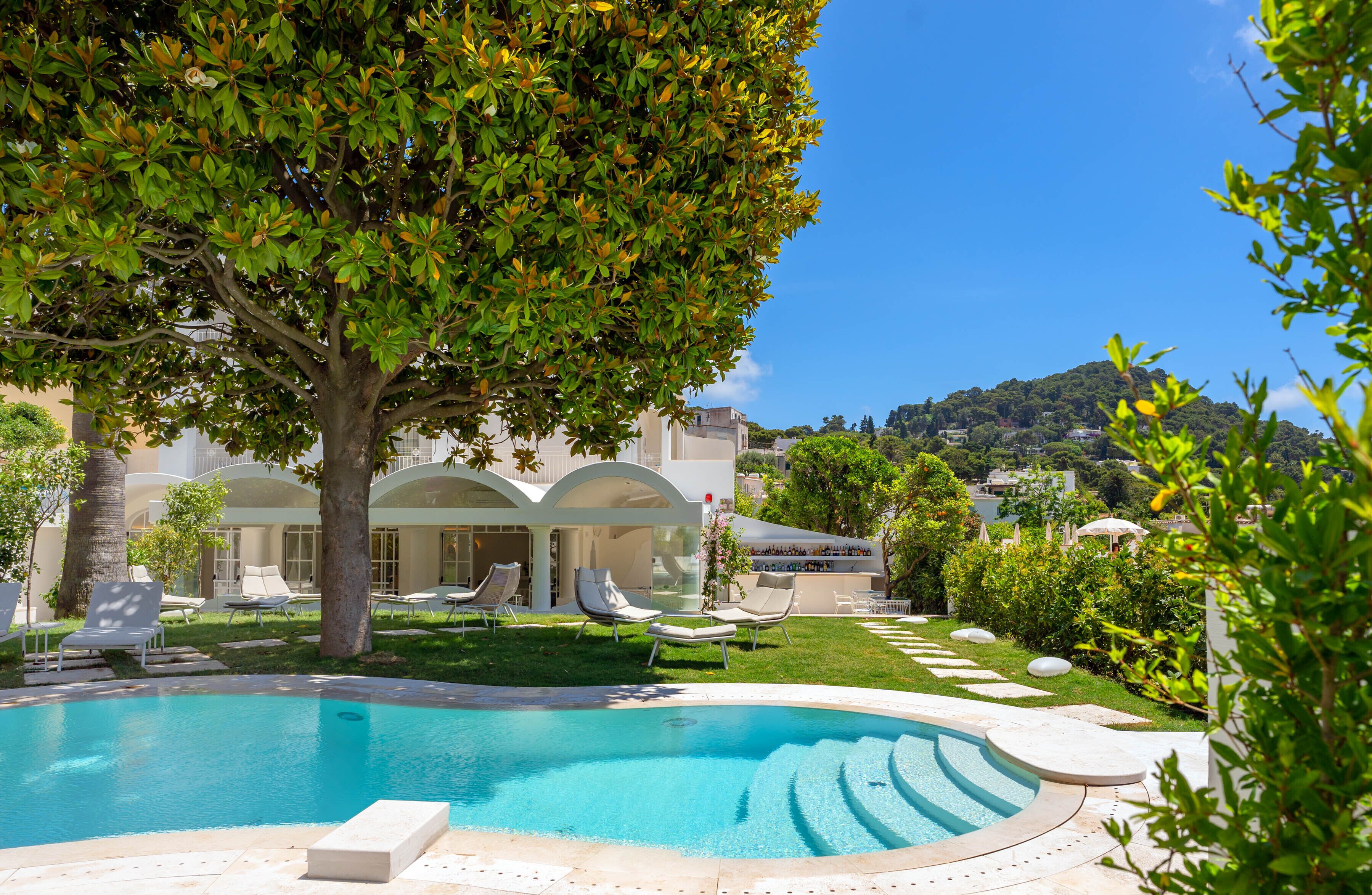 Outdoor pool, pool loungers