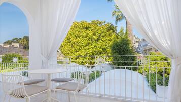 Suite, 1 habitación, balcón | Terraza o patio