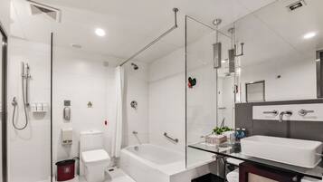 Svit Executive | Badrum | Gratis toalettartiklar, hårtork, badrock och handdukar