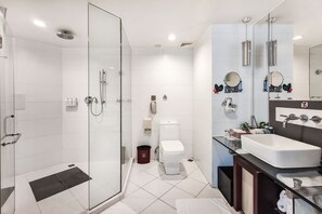 Executive-værelse | Badeværelse | Gratis toiletartikler, hårtørrer, badekåber, håndklæder