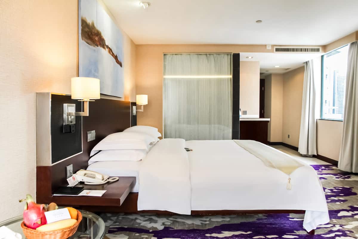 Deluxe kamer, 1 queensize bed | Luxe beddengoed, donzen dekbedden, pillowtop-bedden, een minibar