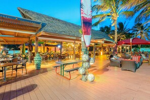 Breakfast, lunch and dinner served