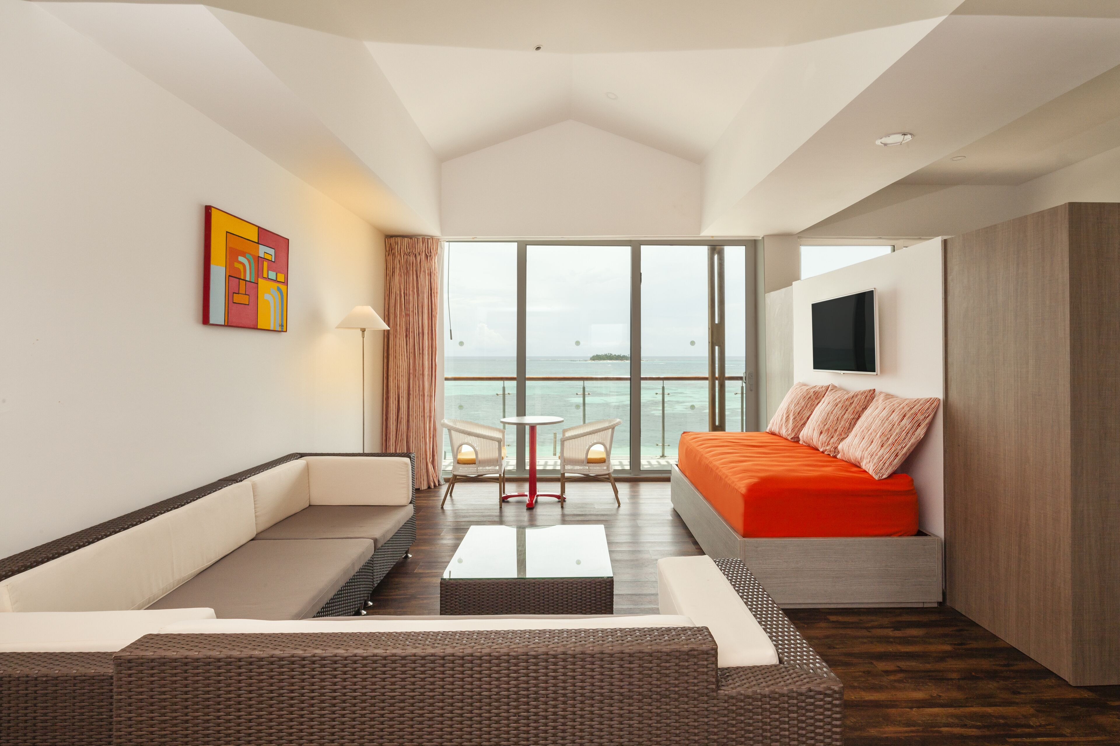 Edredón, caja de seguridad en la habitación y cortinas blackout 