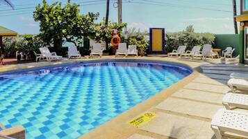 Kolam renang outdoor