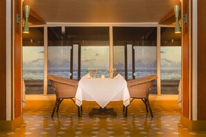 Breakfast, lunch and dinner served - Decameron San Luis - All Inclusive (San Andrés)