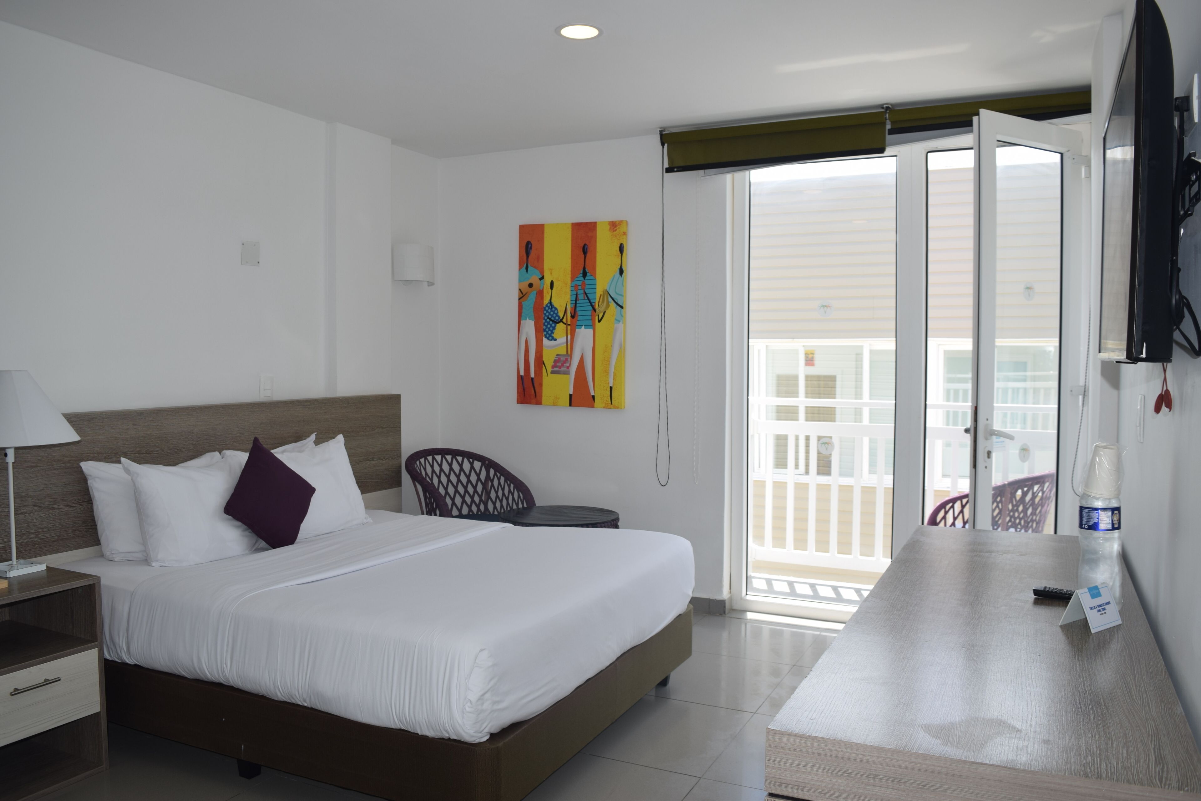 Standard Queen | Minibar, in-room safe, free WiFi, bed sheets