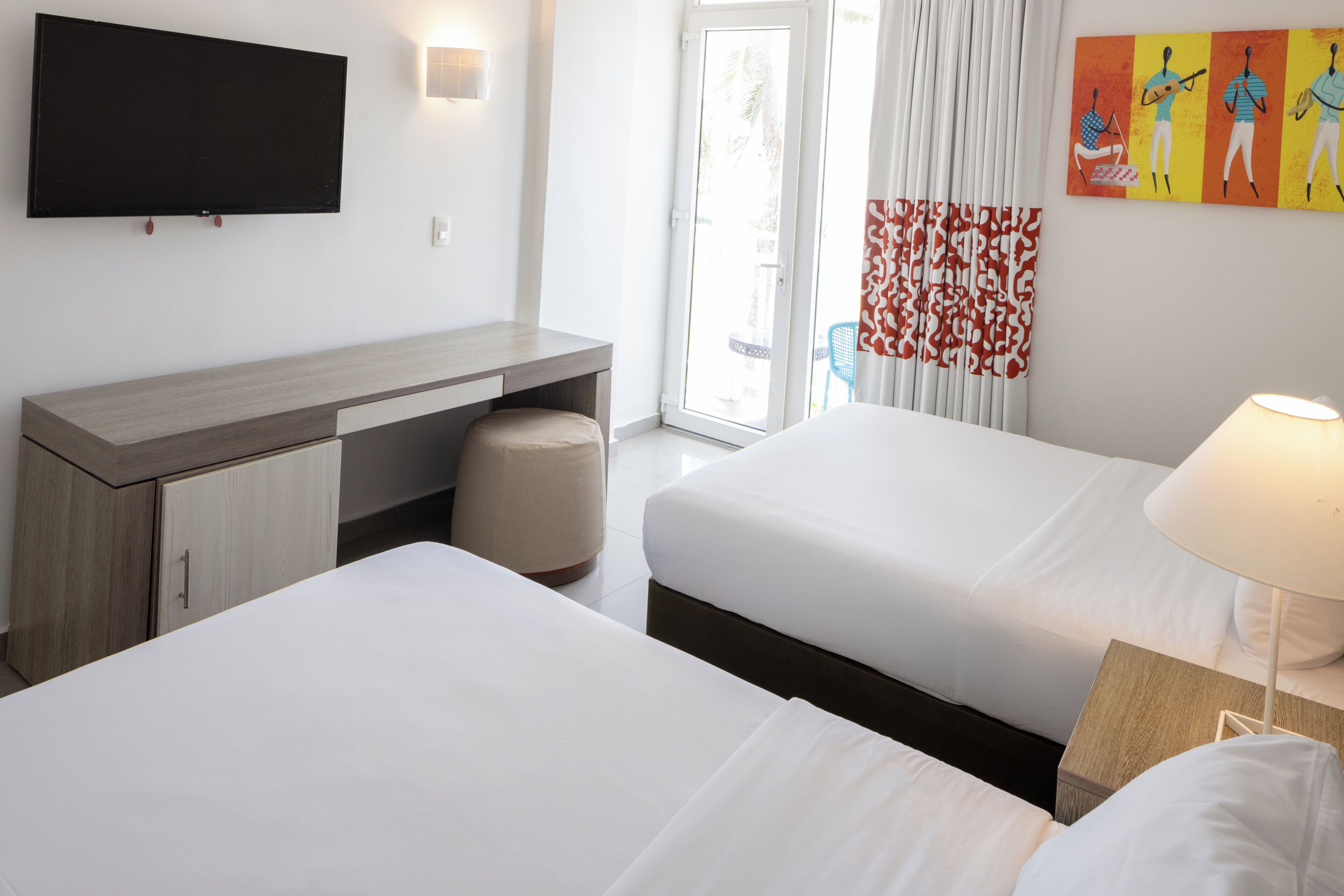 Junior Suite | Minibar, in-room safe, free WiFi, bed sheets