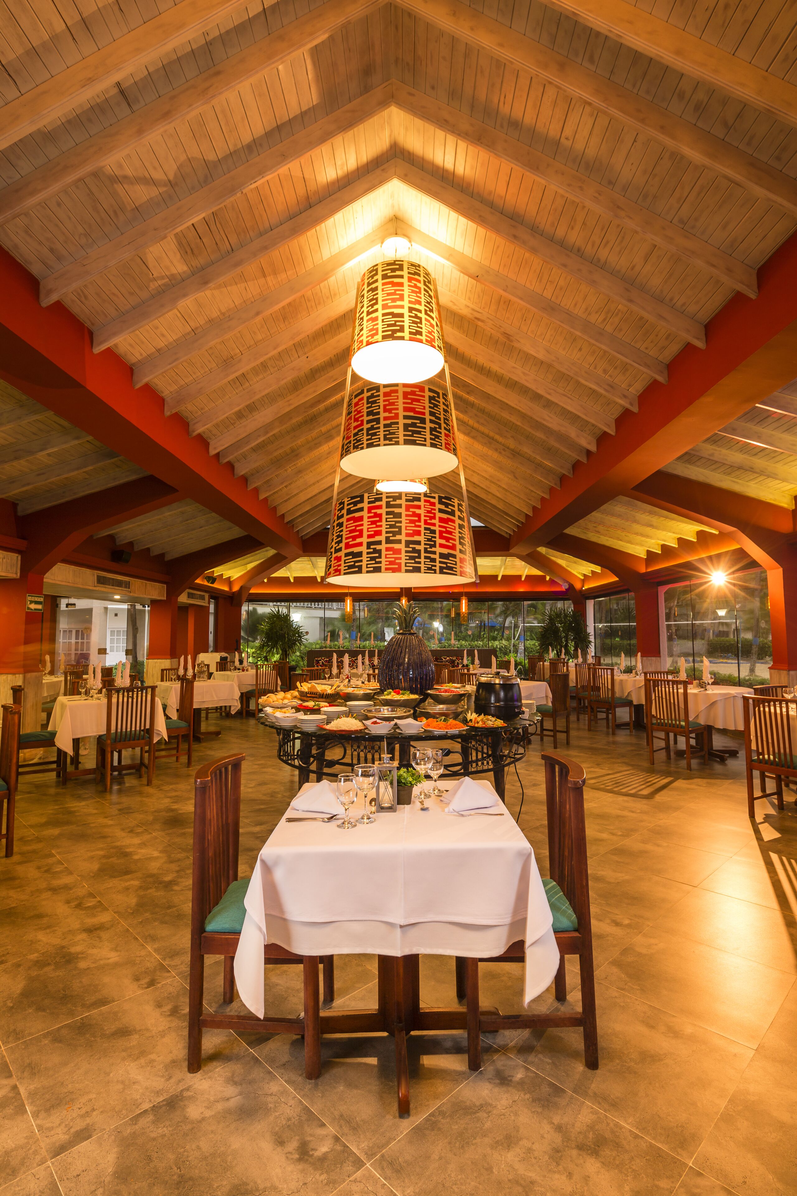 3 restaurants, breakfast served