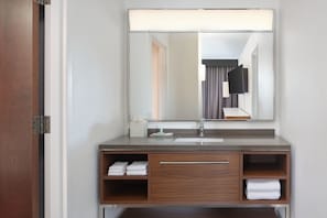 Premium bedding, in-room safe, desk, laptop workspace