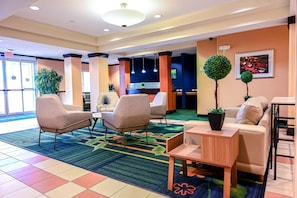 Lobby lounge - Fairfield Inn & Suites by Marriott Indianapolis Noblesville (Noblesville)