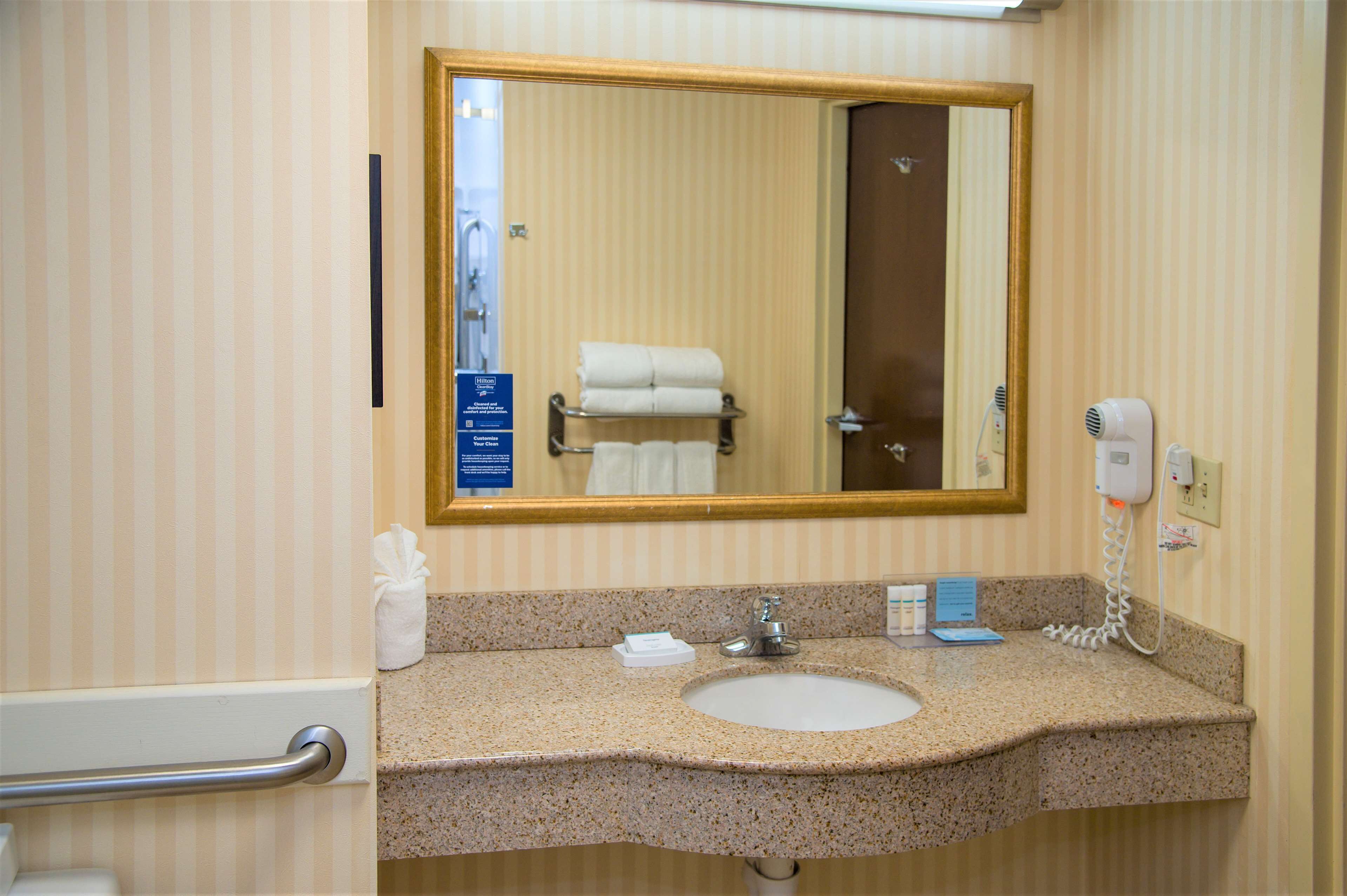 studio, 1 king bed, accessible, non smoking | bathroom | bathtub, free toiletries, hair dryer, towels