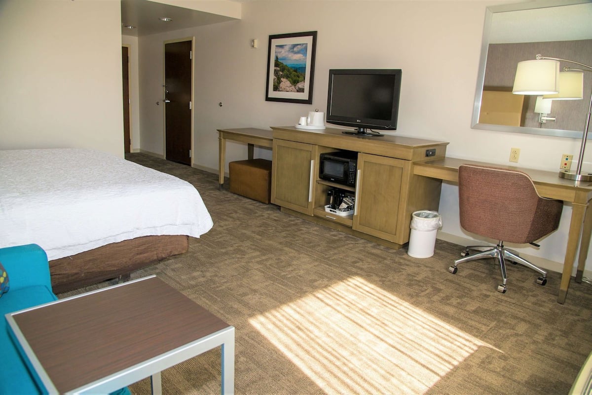 In-room safe, desk, iron/ironing board, free cots/infant beds