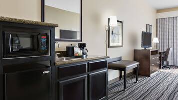 客房, 无障碍, 无烟房 | 客房内保险箱、办公桌、遮光窗帘、熨斗/熨衣板