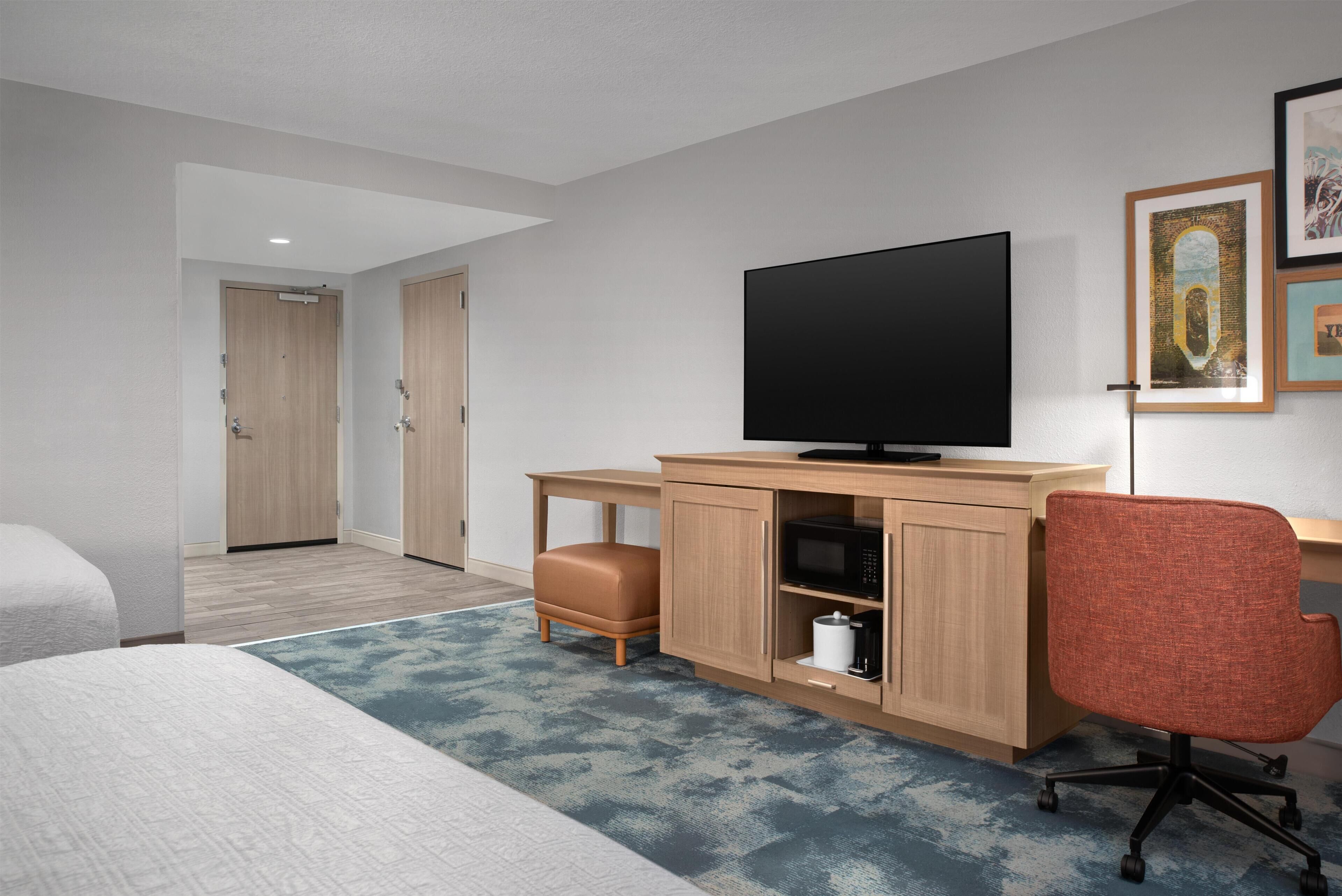 Room, 2 Queen Beds, Accessible, Non Smoking (mob/hearing acc w/ bathtub) | Premium bedding, down comforters, individually decorated