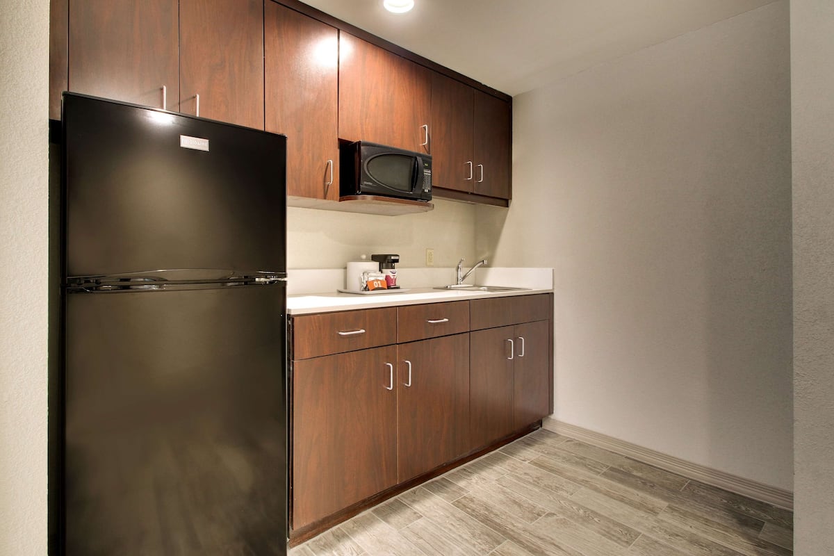 studio, 2 queen beds, non smoking, refrigerator & microwave | premium bedding, down duvets, individually decorated