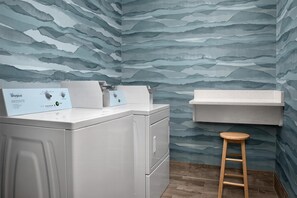 Laundry room - Hampton Inn Yemassee/Point South (Yemassee)