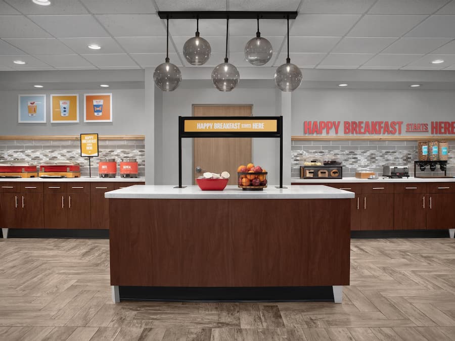 Café da manhã completo grátis todos os dias